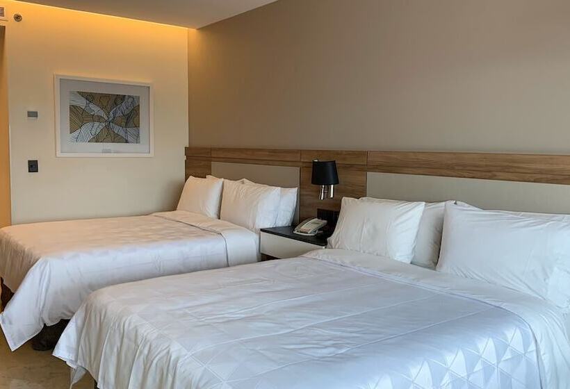 غرفه قياسيه سريرين مزدوجين, Holiday Inn & Suites   Puerto Vallarta Marina & Golf, An Ihg