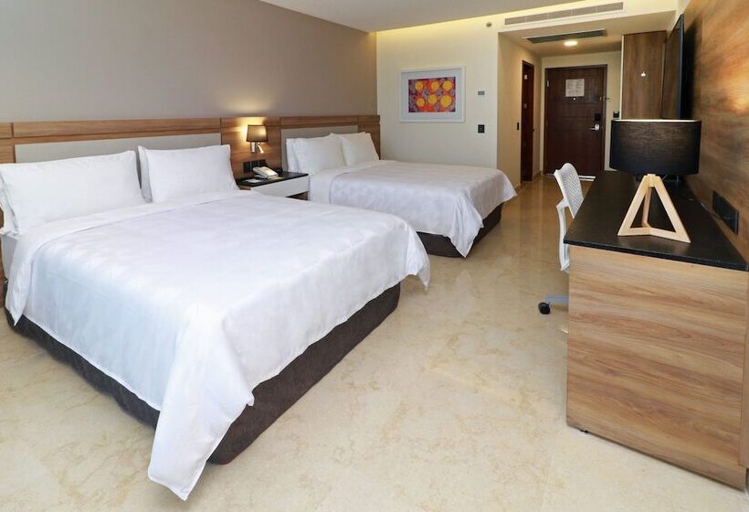 غرفه قياسيه سريرين مزدوجين, Holiday Inn & Suites   Puerto Vallarta Marina & Golf, An Ihg