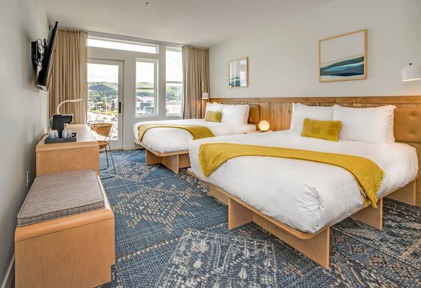 غرفه قياسيه سريرين مزدوجين, Saltline