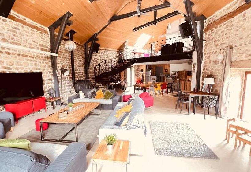 غرفة قياسية, La Grange De Grandviala