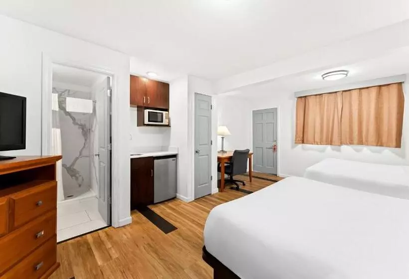 スタンダード４人部屋, Americas Best Value Inn Stonington Mystic
