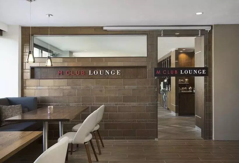クラブルーム, Auburn Hills Marriott Pontiac