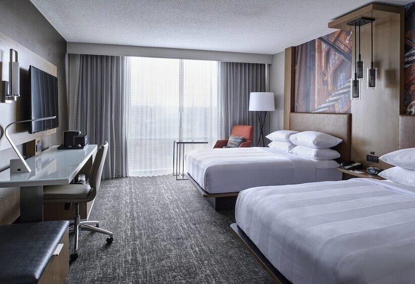 Номер Клуб, Auburn Hills Marriott Pontiac