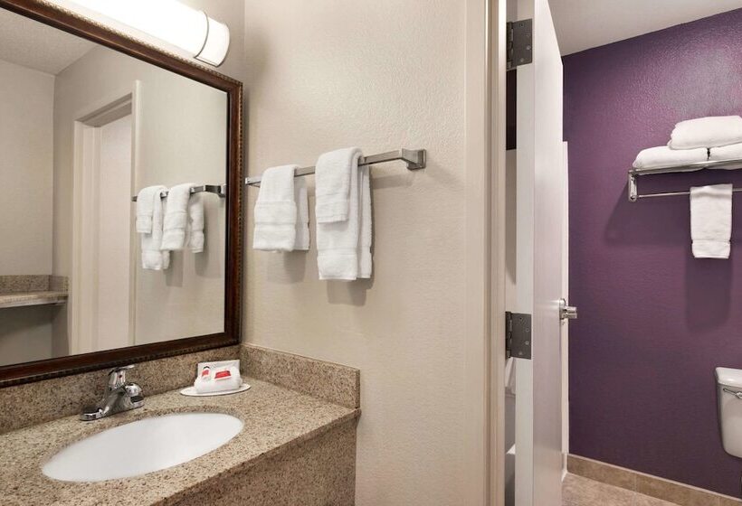 جناح, Baymont By Wyndham Springfield I44