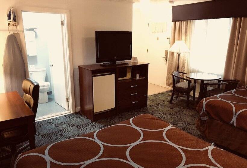 带2个双人床的标准工作室, Berkshire Inn