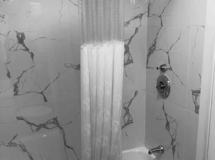 带2个双人床的标准工作室, Berkshire Inn