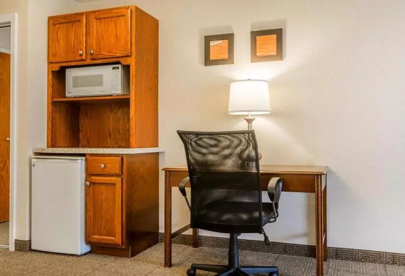 キングサイズベッドのスタンダードルーム, Comfort Inn & Suites South Burlington Near University