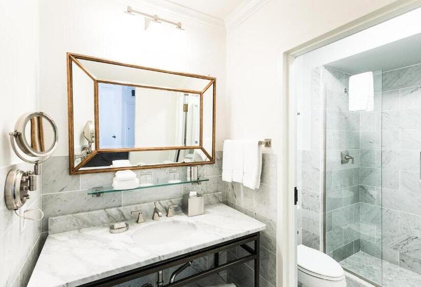 Номер Deluxe, Ella