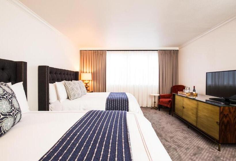 Номер Deluxe, Ella