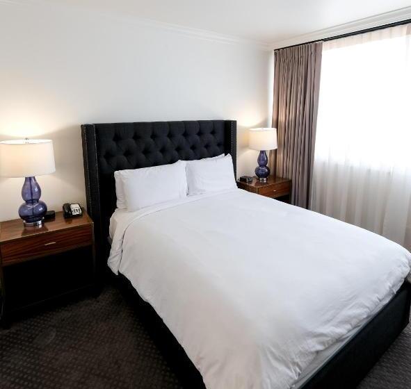 Номер Deluxe, Ella