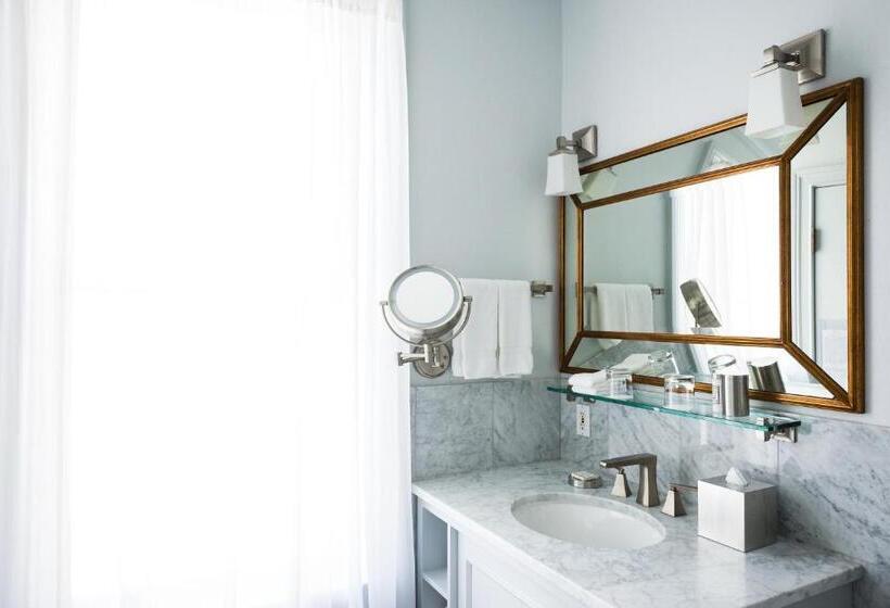 Номер Deluxe, Ella