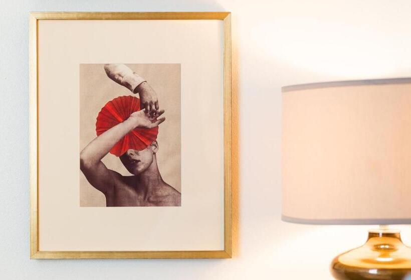 Номер Deluxe, Ella