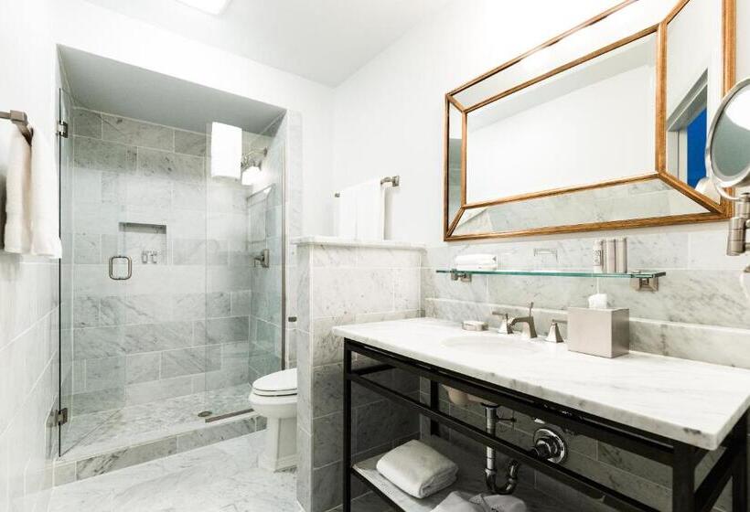 Номер Премиум, Ella