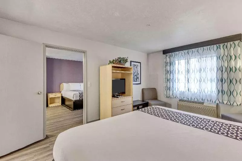 キングサイズベッドのスイートルーム, La Quinta By Wyndham North Orem