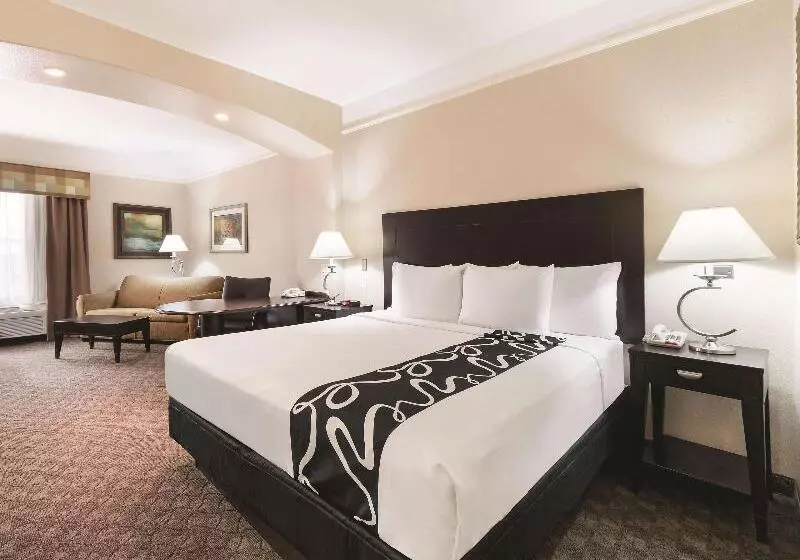 キングサイズベッドのデラックスルーム, La Quinta Inn & Suites By Wyndham Pharr Rgv Medical Center
