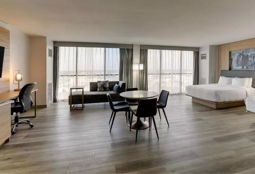 キングサイズベッドのスイートルーム, Mobile Marriott