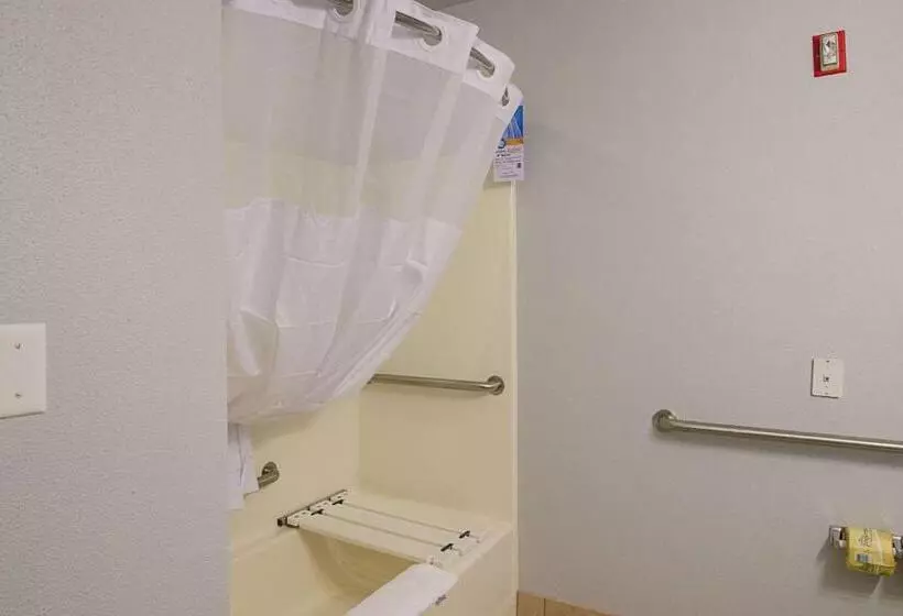 اتاق استاندارد با تخت بزرگ برای معلولان, Quality Inn