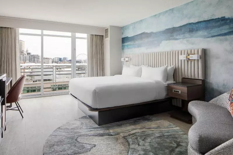 اتاق استاندارد با تخت بزرگ برای معلولان, Seattle Marriott Waterfront