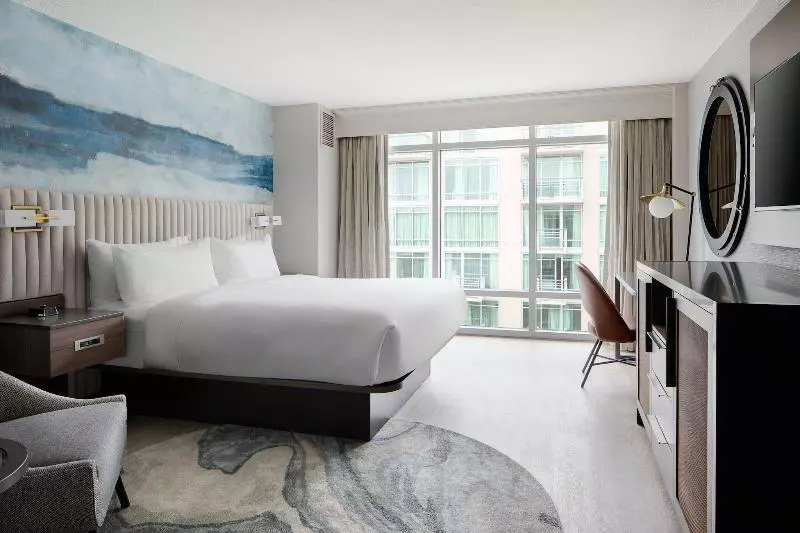 اتاق استاندارد با تخت بزرگ برای معلولان, Seattle Marriott Waterfront