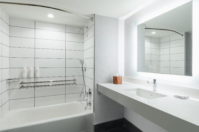 Номер Стандарт Кровать Кинг Адаптированный для Инвалидов, Seattle Marriott Waterfront