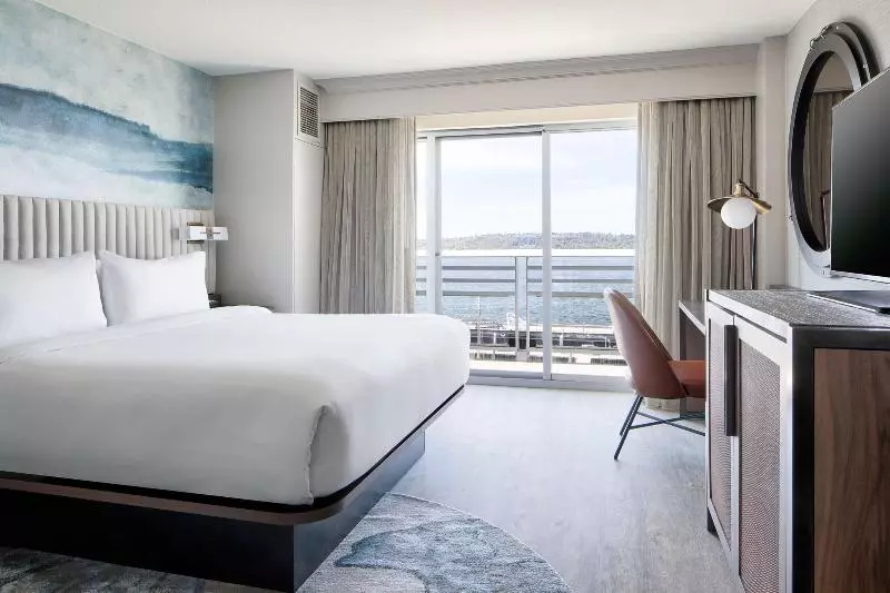 اتاق استاندارد با تخت بزرگ برای معلولان, Seattle Marriott Waterfront