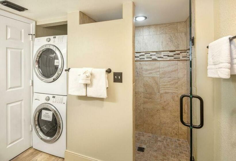 דירת שני חדרים, Sunrise Suites