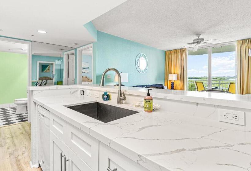 דירת שני חדרים, Sunrise Suites