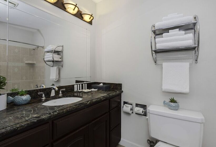 جناح مزوَّد بشرفة, The Hotel Oceanside