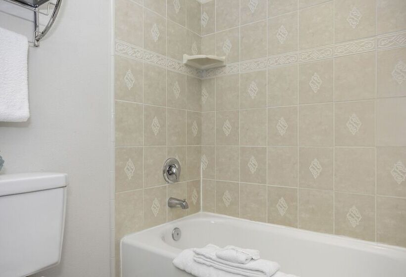 جناح مزوَّد بشرفة, The Hotel Oceanside