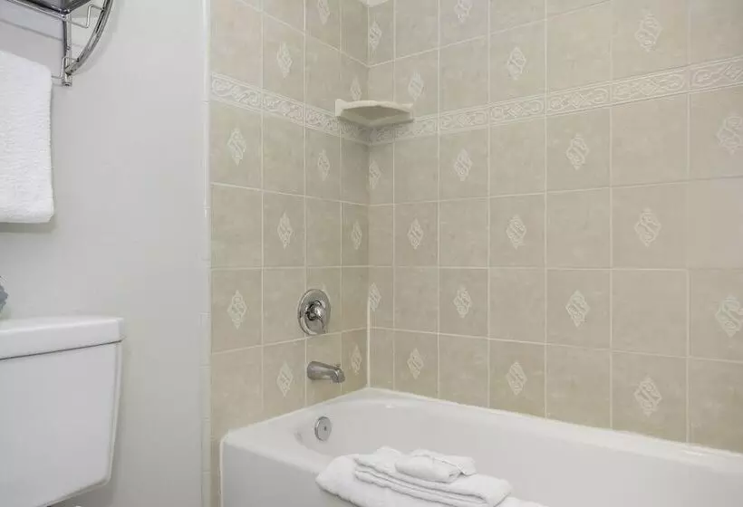 سوئیت با بالکن, The Hotel Oceanside