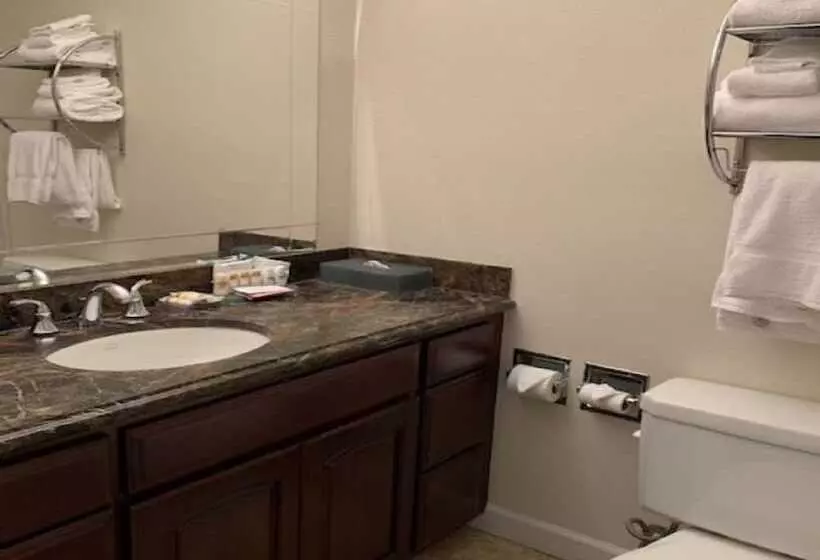 سوئیت با بالکن, The Hotel Oceanside