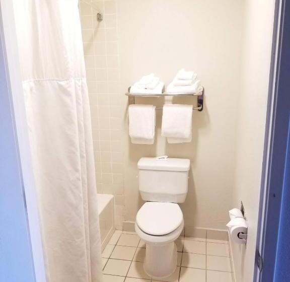 غرفة قياسية سرير كينج, The Hotel Oceanside