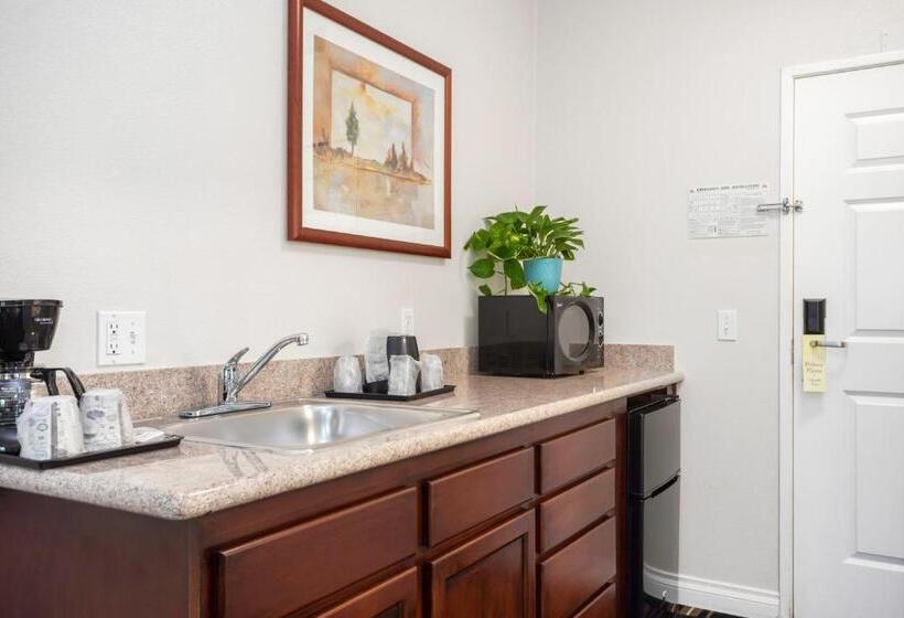 غرفة قياسية سرير كينج, The Hotel Oceanside