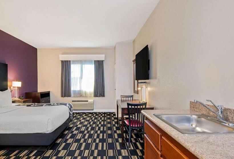 غرفة قياسية سرير كينج, The Hotel Oceanside