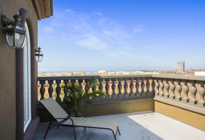 جناح مزوَّد بشرفة, The Hotel Oceanside