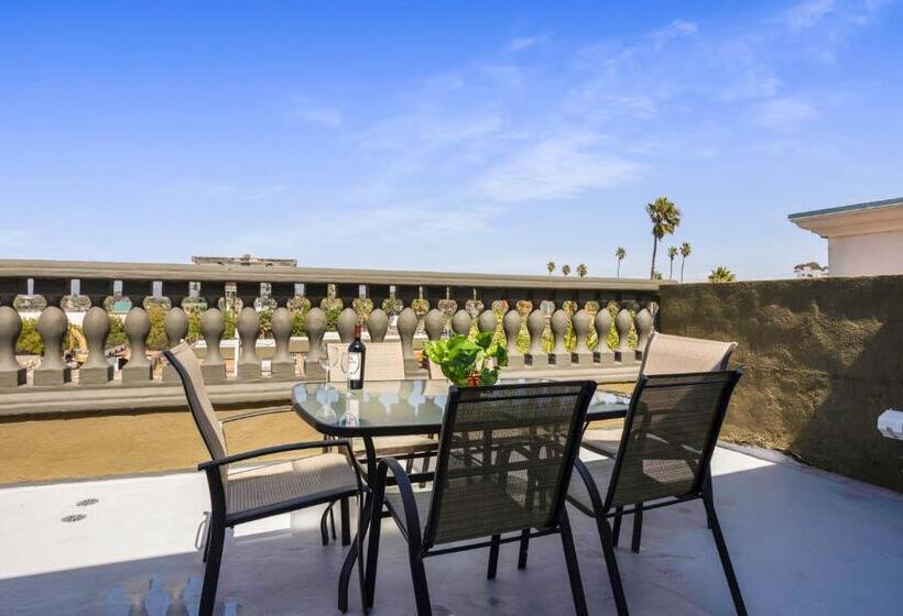 جناح مزوَّد بشرفة, The Hotel Oceanside