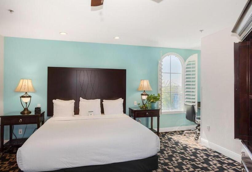 جناح مزوَّد بشرفة, The Hotel Oceanside