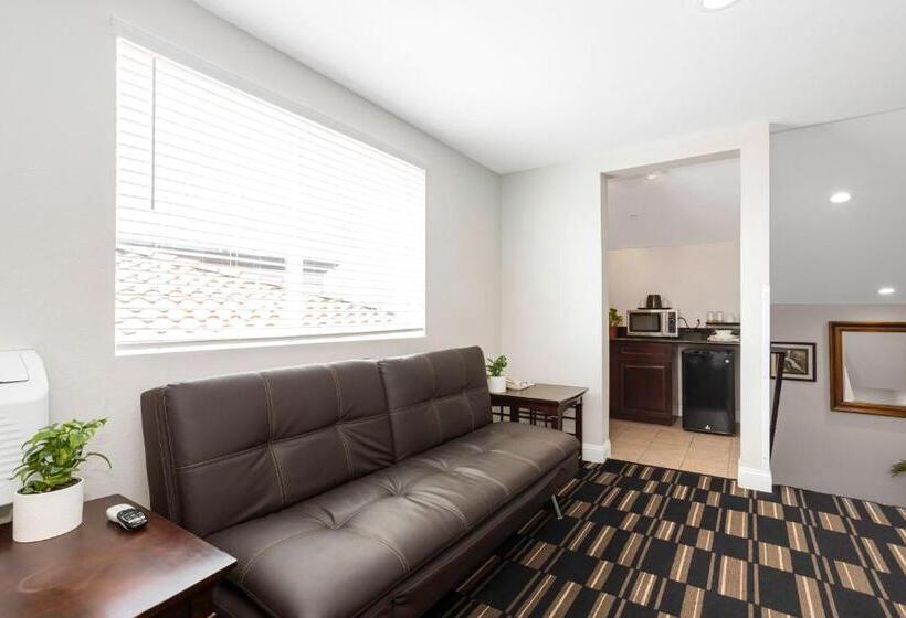 جناح سرير كينج, The Hotel Oceanside