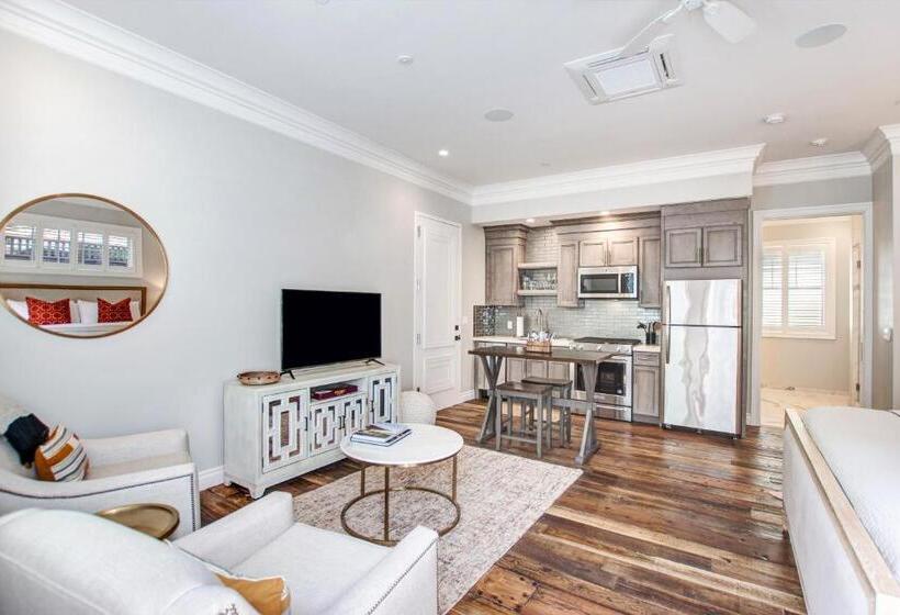 标准工作室, Sonoma Bungalows