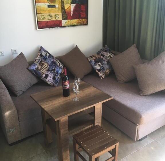 آپارتمان 1 خوابه, Aparthotel Family