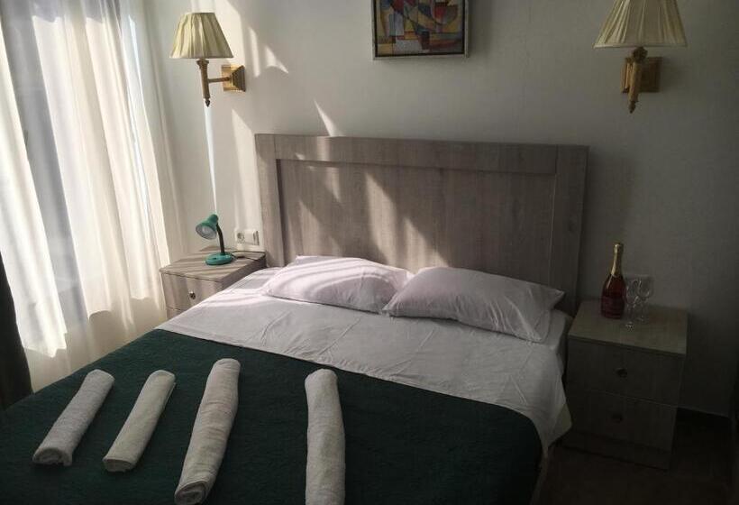 استودیو استاندارد با بالکن, Aparthotel Family