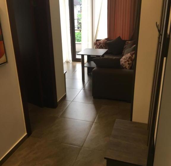 آپارتمان 1 خوابه با تراس, Aparthotel Family