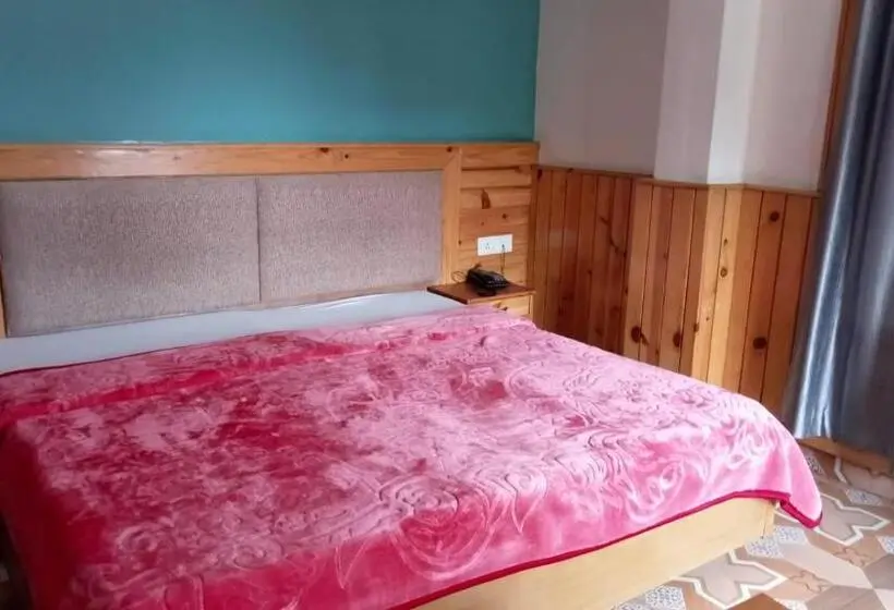 デラックスルーム, Mcleod Ganj Best Hotel Royal India #cheapest Hotel #mountain View# Near Dalai Lama Temple 100m