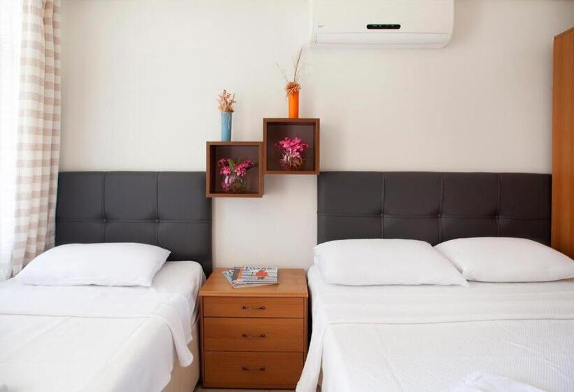 Quarto Triplo Estandar, Oğuz Otel Datça