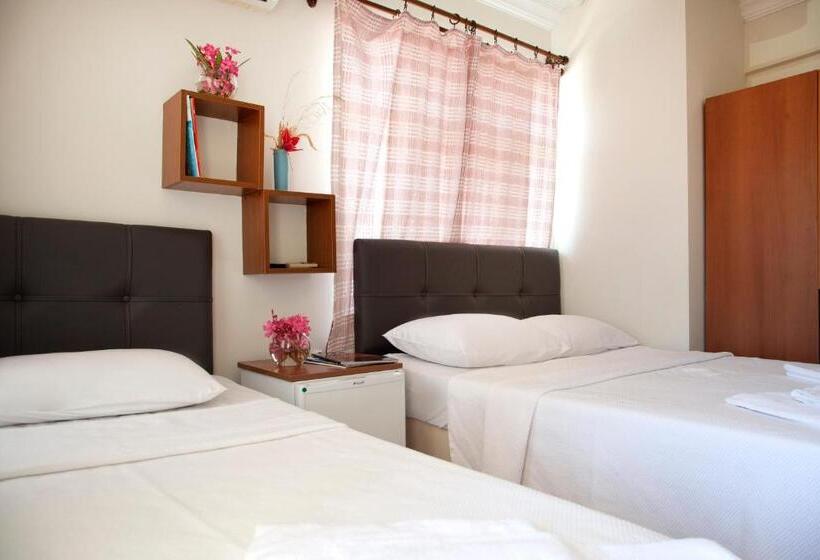 Quarto Triplo Estandar, Oğuz Otel Datça