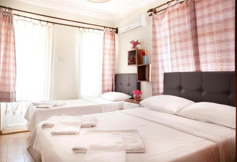 Quarto Triplo Estandar, Oğuz Otel Datça