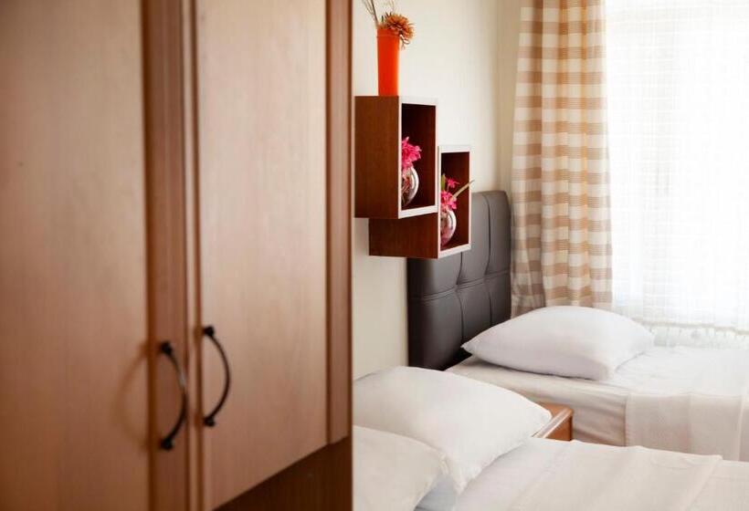 Quarto Triplo Estandar, Oğuz Otel Datça