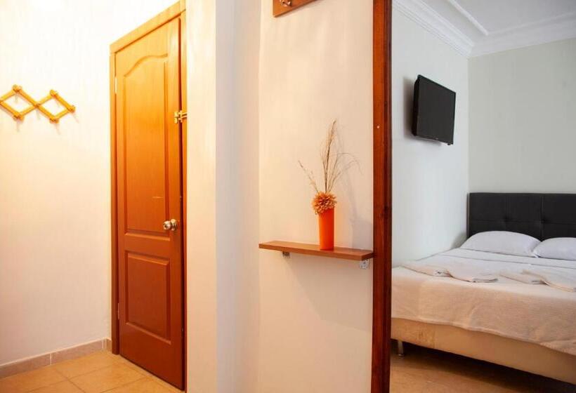 Quarto Quádruplo Estandar, Oğuz Otel Datça