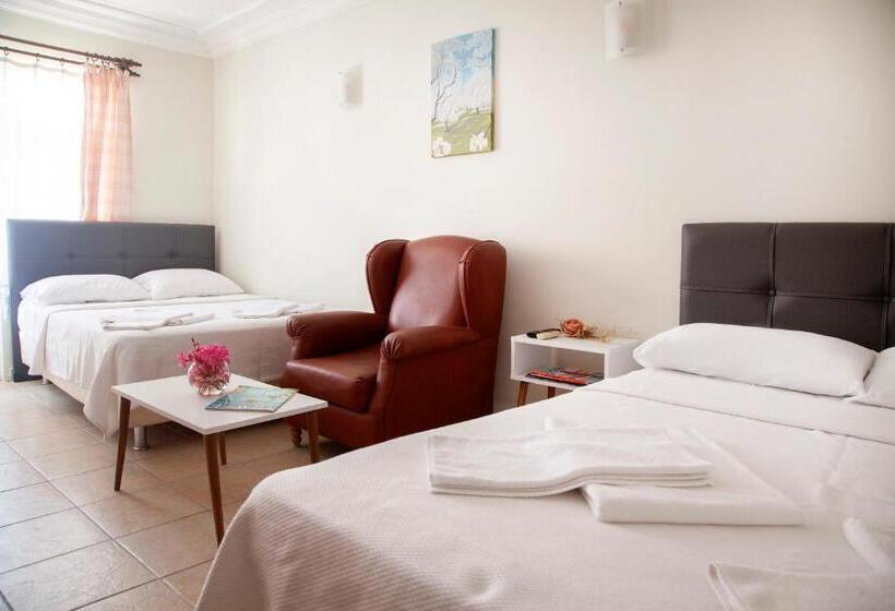 Quarto Quádruplo Estandar, Oğuz Otel Datça