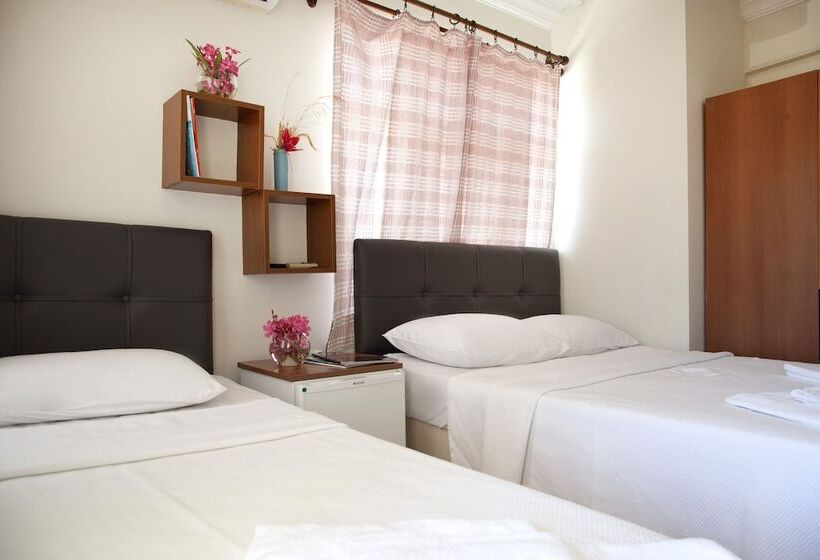 Quarto Triplo Estandar, Oğuz Otel Datça